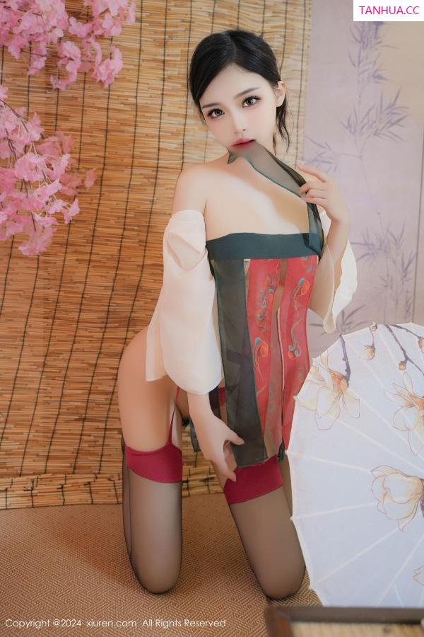   [XiuRen]高清写真图 2024.10.28 No.9351 妙可可Cheese 黑丝美腿第12张图片